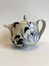 Load image into Gallery viewer, Yoko Sekino-Bove Clematis Teapot
